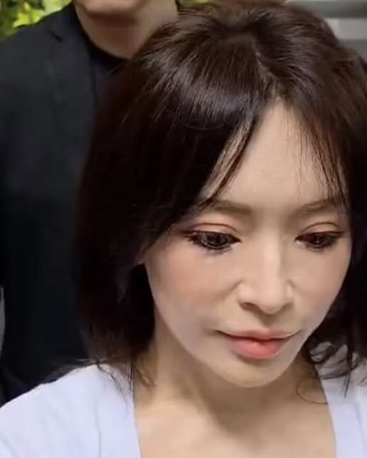 激やせ&大病公表の華原朋美、最新姿が「え?」「前よりもっともっと若く見える」 X仰天