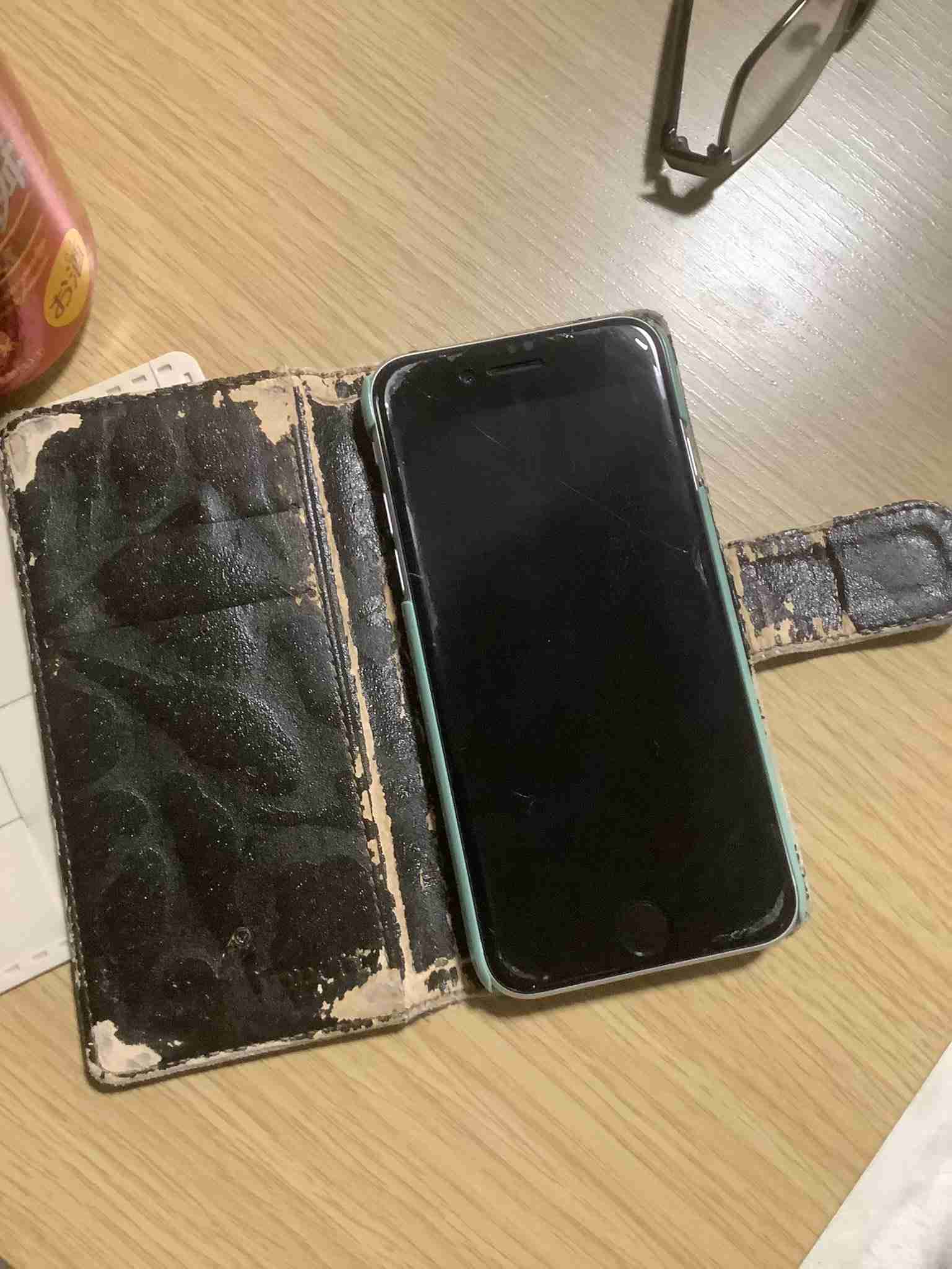 手帳型のスマホケースって何でダサいって言われてるの？