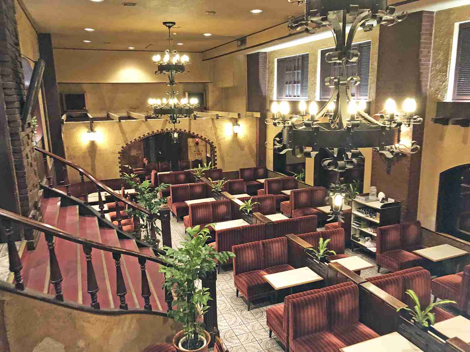 郊外や田舎のレトロな雰囲気の喫茶店が好きな人