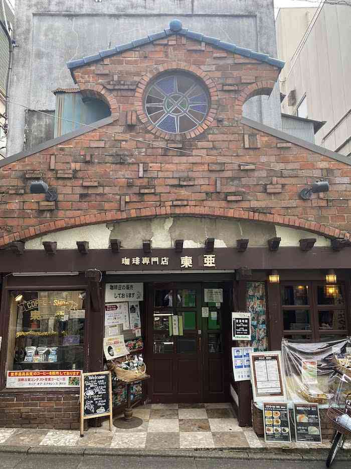 郊外や田舎のレトロな雰囲気の喫茶店が好きな人