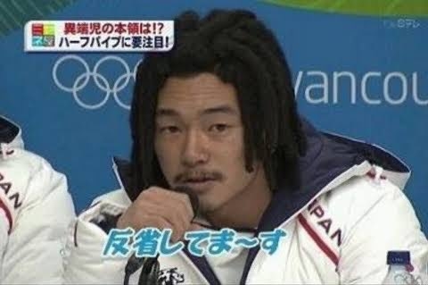 体育着のシャツの裾はしまうべきではありませんか？