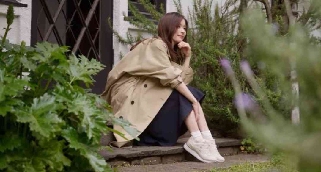 芳根京子、パリで見せた “ブカブカヒール” 姿に「かわいそう」の声…綾瀬はるかも苦戦した世界ブランドのサイズ感