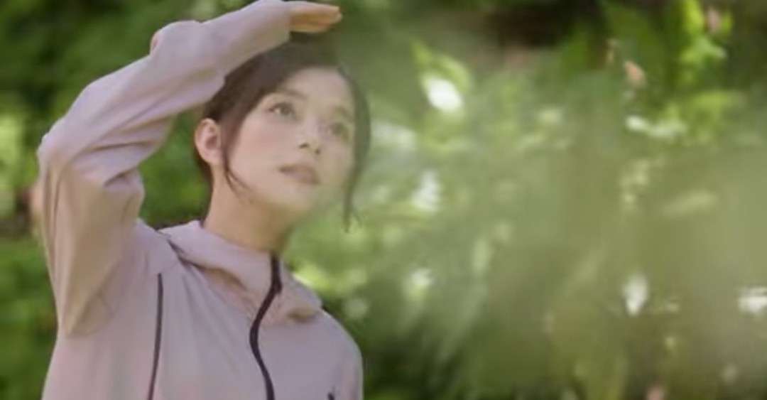 芳根京子、パリで見せた “ブカブカヒール” 姿に「かわいそう」の声…綾瀬はるかも苦戦した世界ブランドのサイズ感
