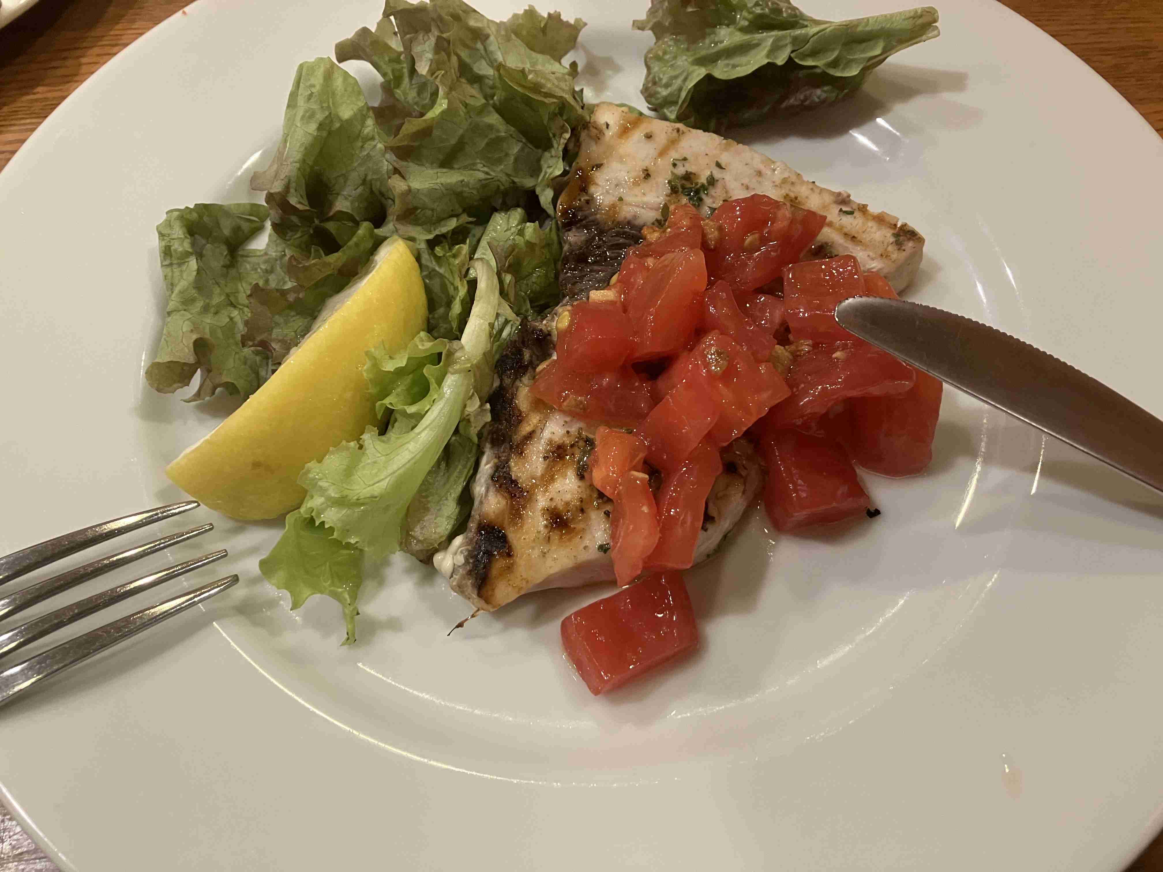 用意した朝食を息子が食べずに注意したら「お母さんの料理はまずいから食べたくない」と…「まずいなら食べなくていい。今後は自分で食事を用意しなさい。お金は渡す」と言った話が議論に