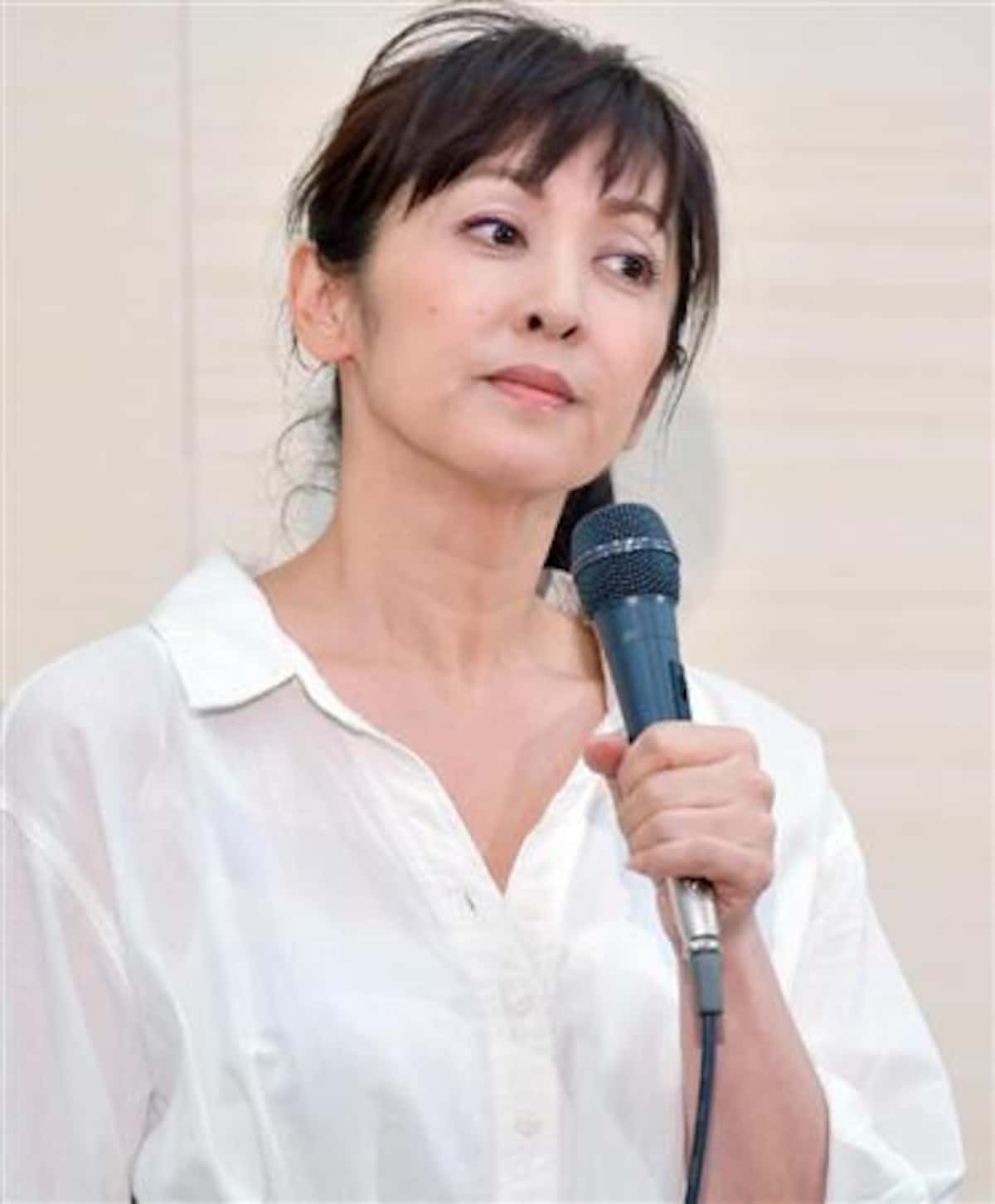 《左手薬指にはリング》斉藤由貴 不倫疑惑→離婚から2年…目撃した恋人医師との「ラブラブ還暦デート」