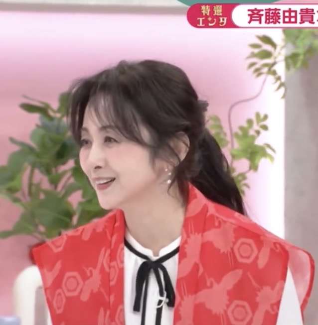 《左手薬指にはリング》斉藤由貴 不倫疑惑→離婚から2年…目撃した恋人医師との「ラブラブ還暦デート」