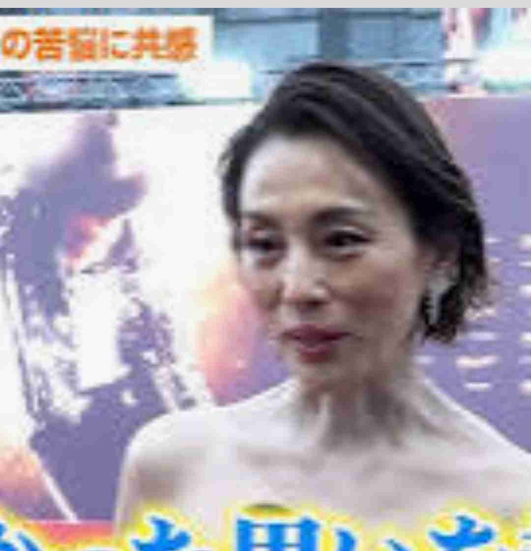米倉涼子 人気美人女優と「待ち合わせ」カジュアルファッションの仲良し2ショット披露