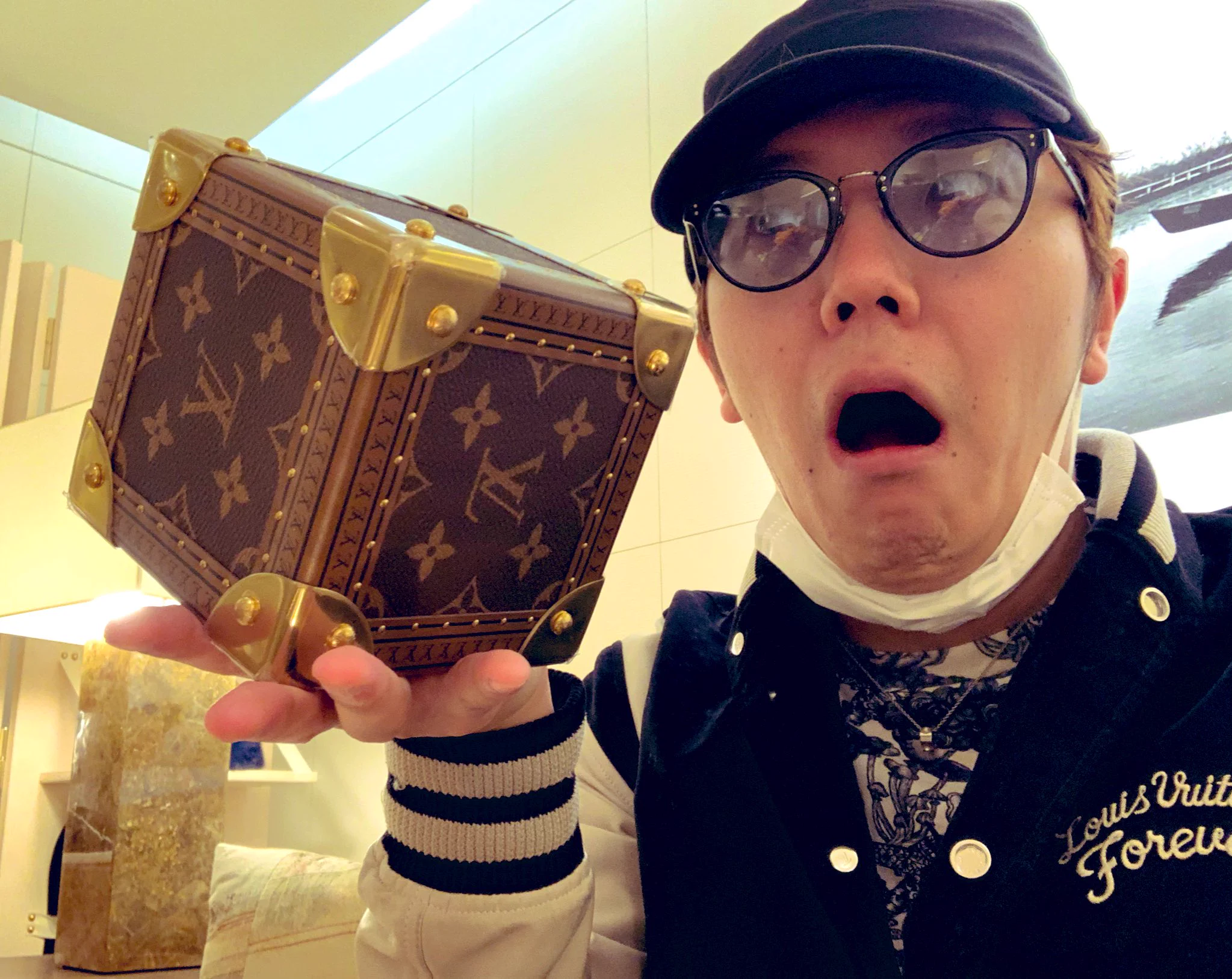 【LOUIS VUITTON】お値段に驚愕 「本物の柴犬のほうが…安い」　“ぬいぐるみ風バッグ” ＼＼ 133万円 ／／　「かわいいけど手が届かない（泣）」