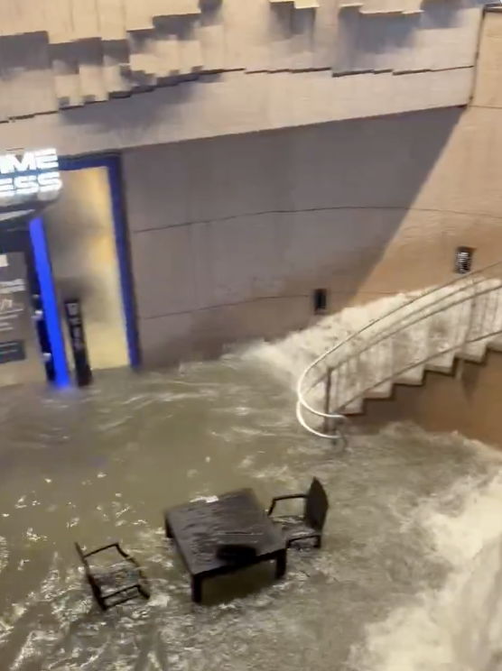 名古屋で1時間104ミリの雨、東海豪雨時上回る 地下街にも水
