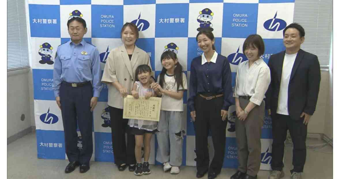 トントントントン…早朝に窓をたたく音　カーテンの向こうに