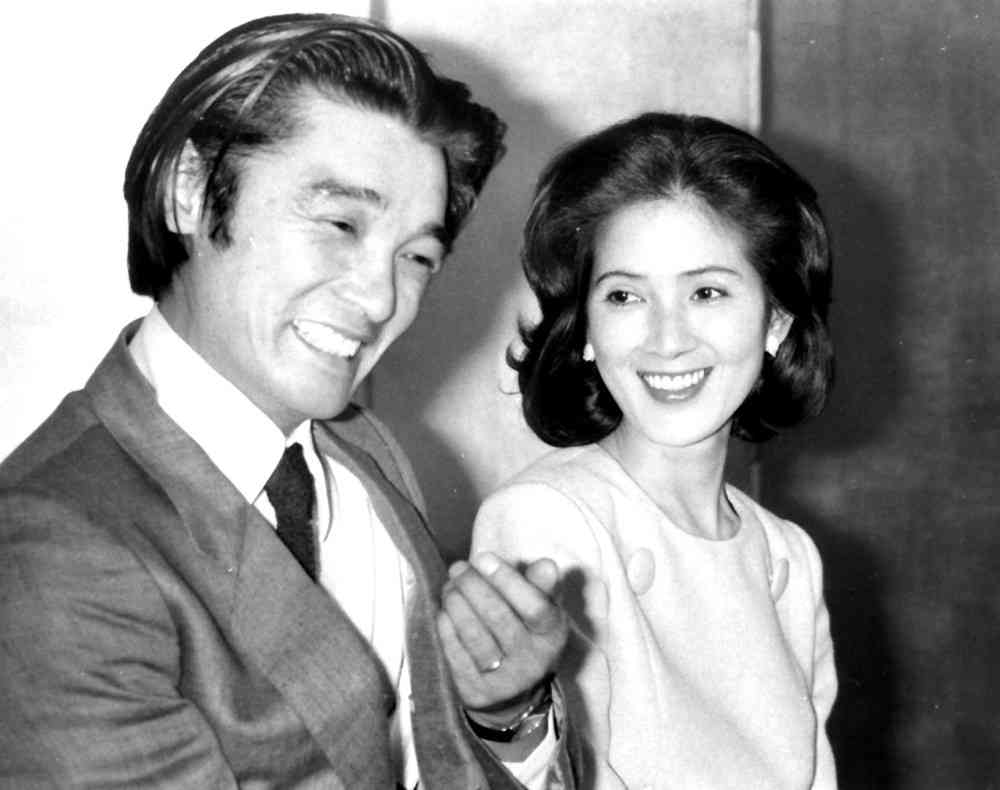 色んな芸能人の結婚会見が見たい Part3