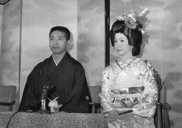 色んな芸能人の結婚会見が見たい Part3