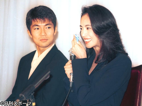 色んな芸能人の結婚会見が見たい Part3
