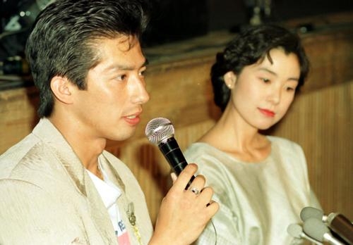 色んな芸能人の結婚会見が見たい Part3