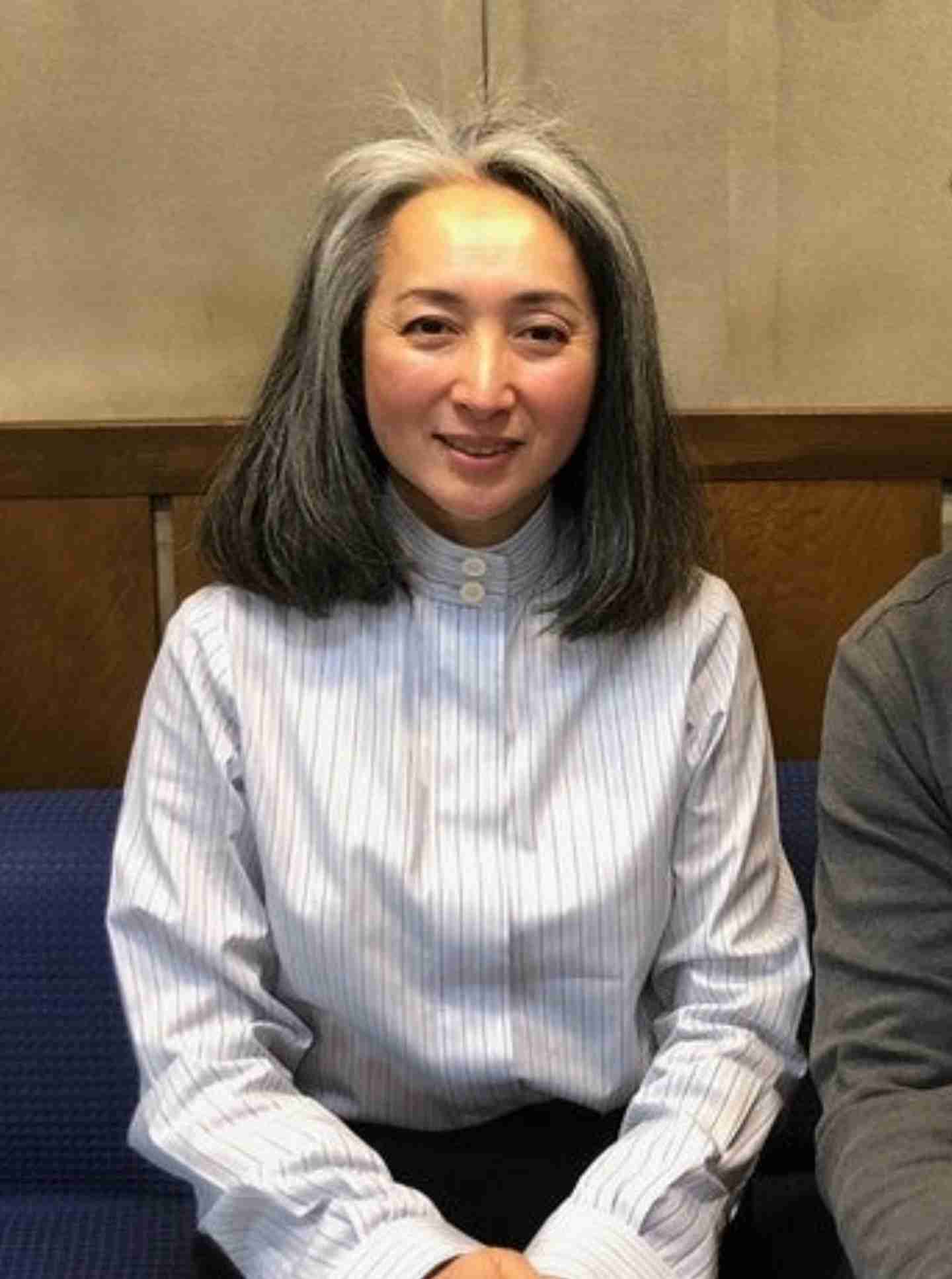 白髪染めやめた人