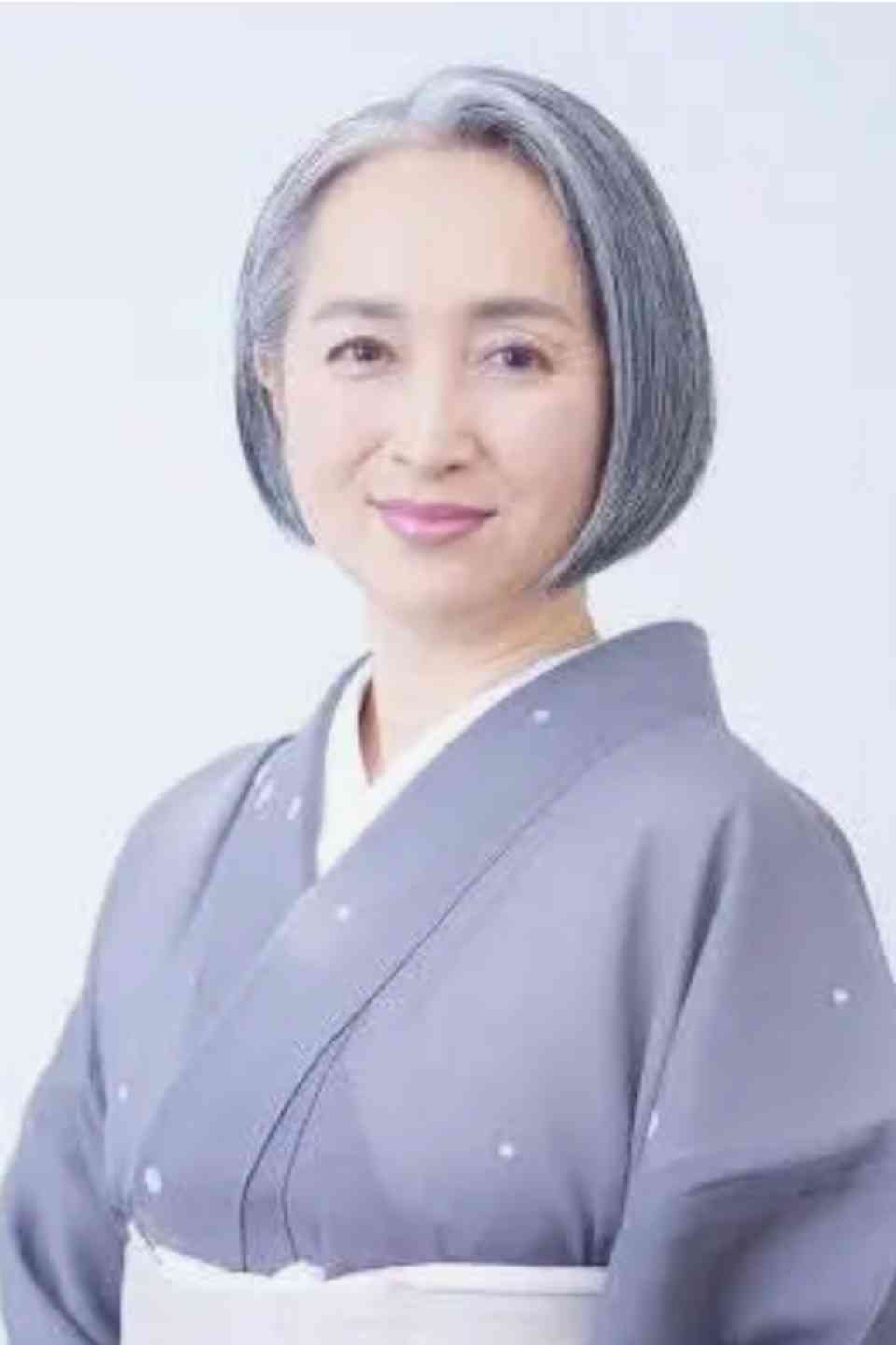 白髪染めやめた人