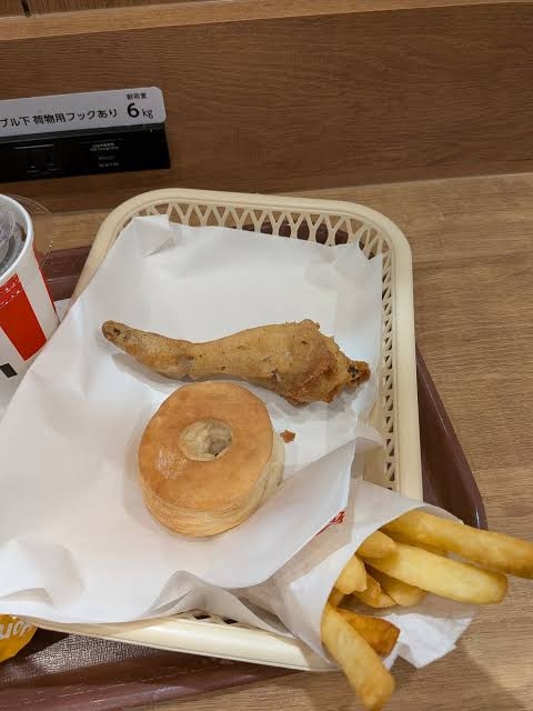 マック、ケンタ、モスとかでお昼🍔どれくらい食べますか？