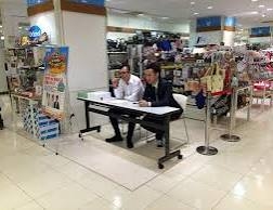 デパートで働いてそうな芸能人の写真と売り場紹介 【Part2】