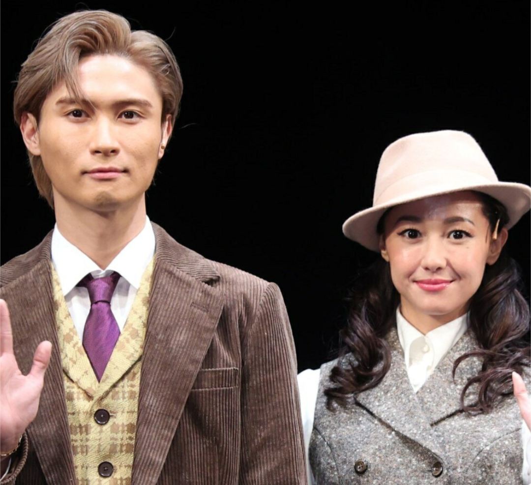 《腰にグッと手を回し…》清純派ホワイトドレスのエリカ様が“6時間はしご酒デート”でA.B.C-Z橋本良亮に見せた「少女のような笑顔」、“7歳差の恋”がはじまったきっかけとは