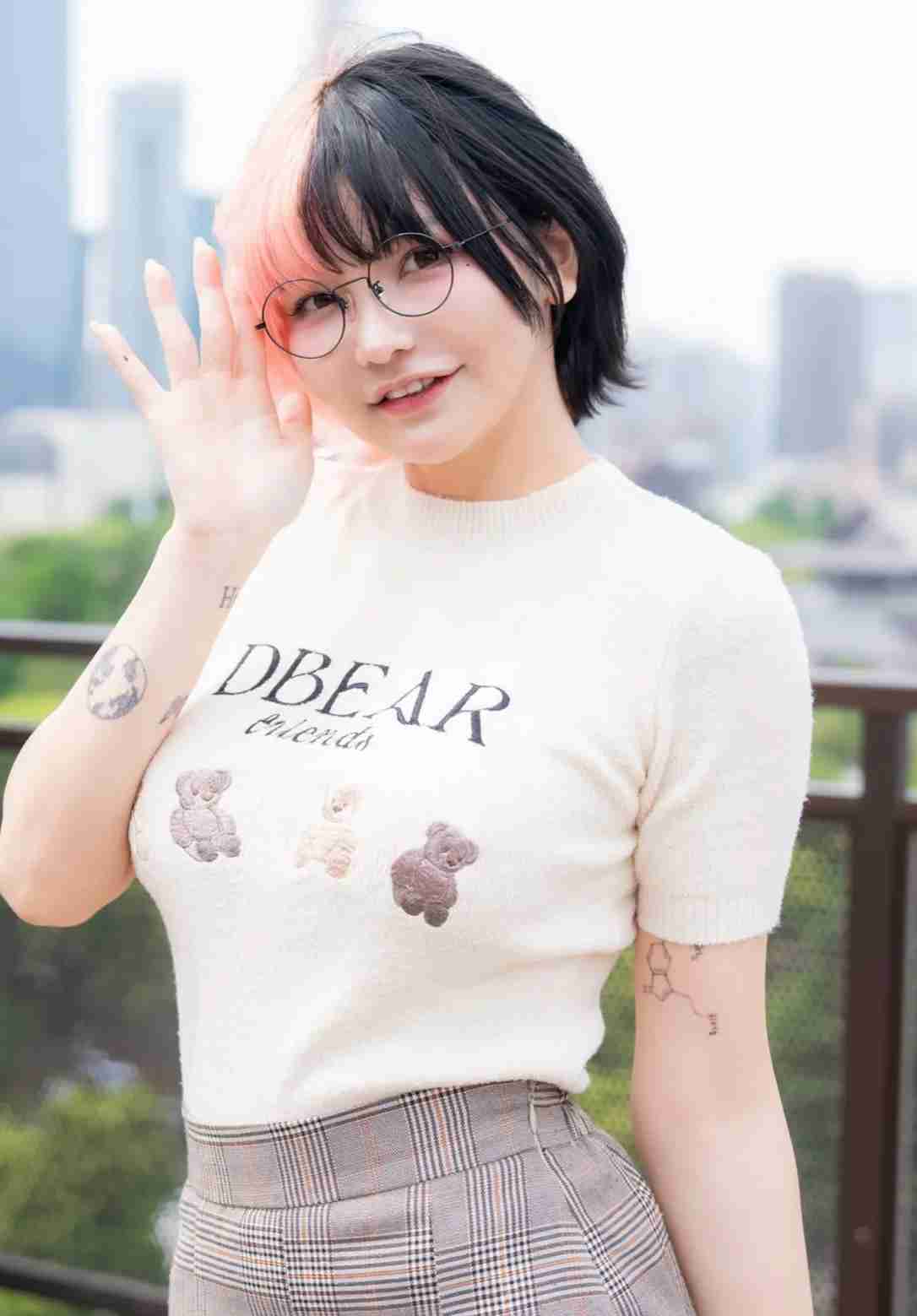 「タトゥーを入れてモテなくなった」「ナンパすらされない」“セクシーすぎる”と話題の女性YouTuberが、タトゥーを入れて後悔するワケ