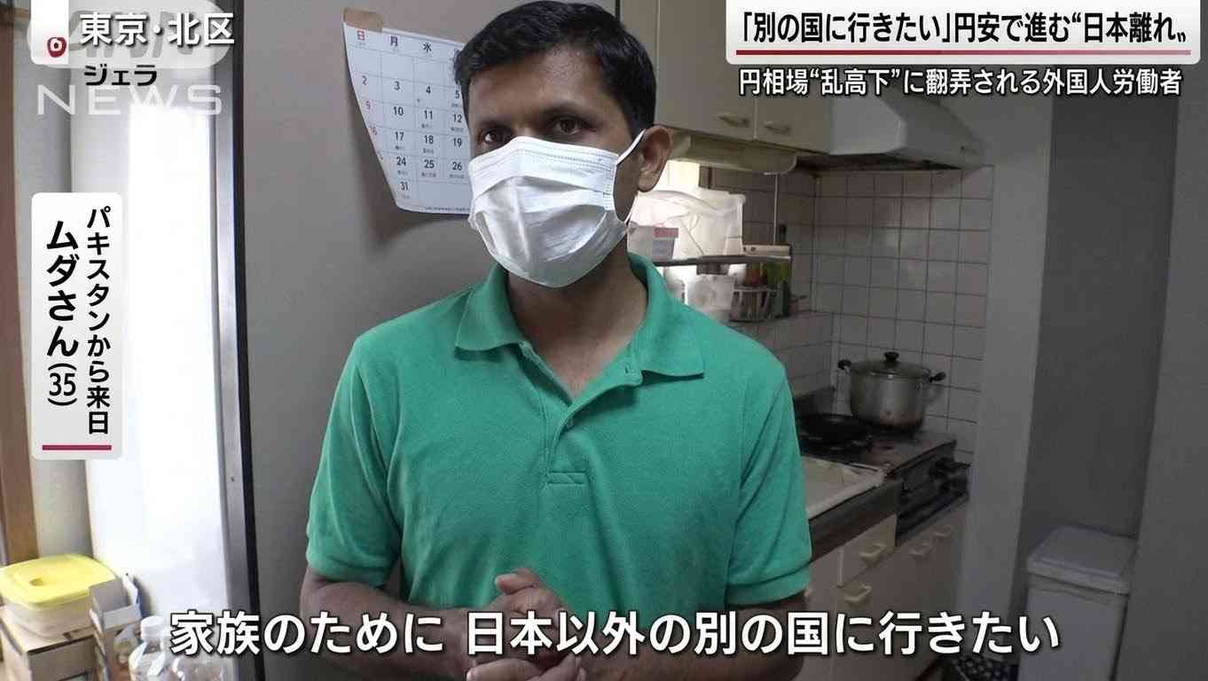 ATMを占領してる人