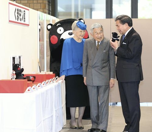 天皇皇后両陛下「ジブリパーク」を訪問 「カオナシ」と写真撮影も 映画の名場面を再現した展示を見学 陛下の携帯電話で撮影も