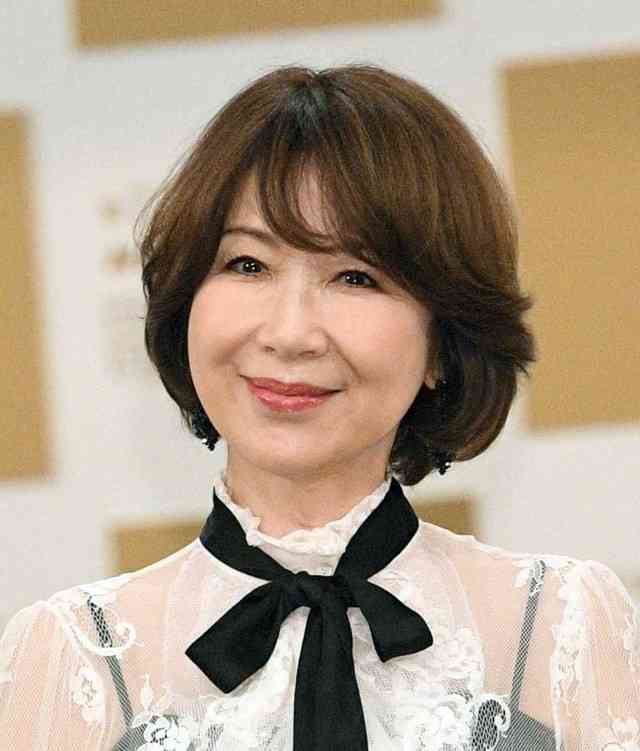 大人世代の“フリル服”論争勃発…40代以降は着ちゃダメ?「年齢を余計に強調」「大きく見える」OK・NGコーデをプロが検証