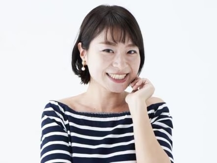 そのスカート「10年くらい前の人」に見えるかも…“服装がなんとなく古い人”の特徴と、回避のコツ
