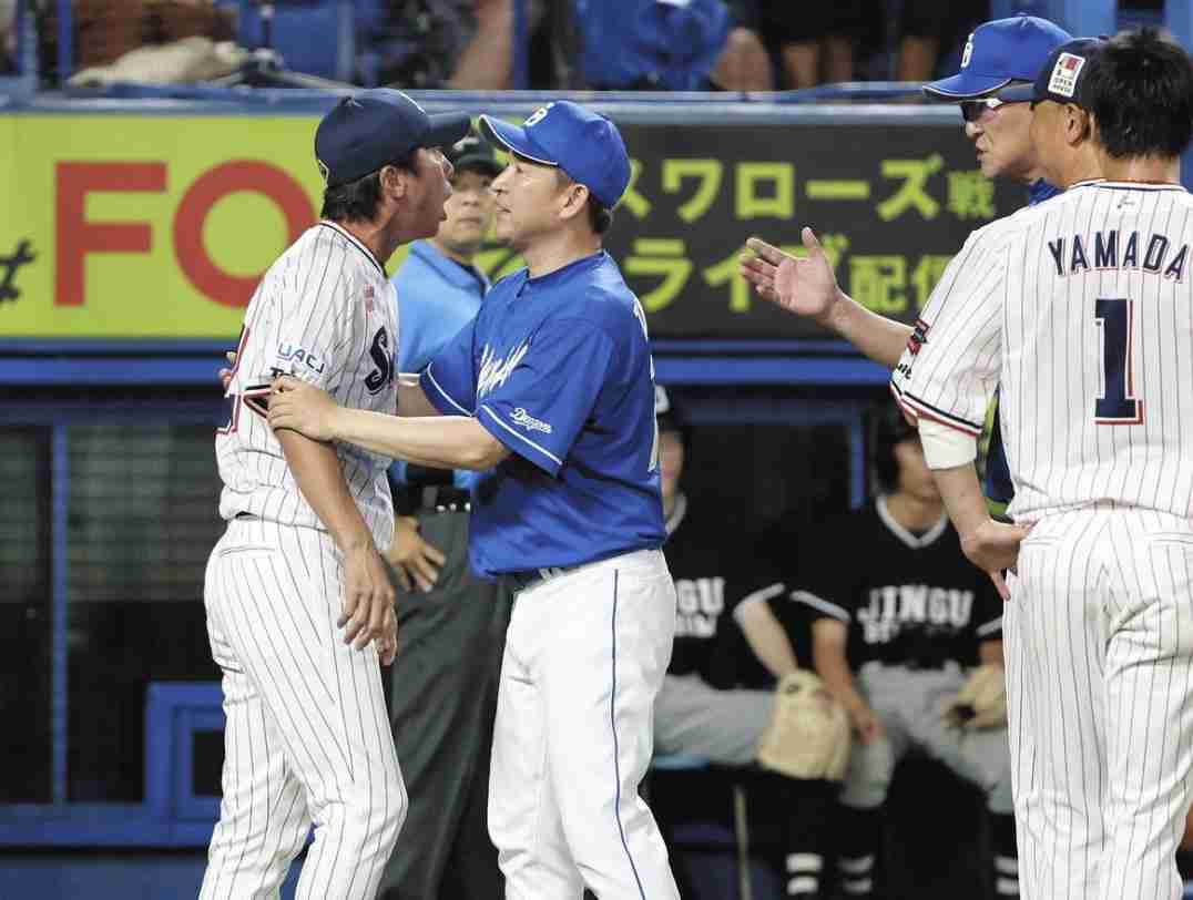 中日-広島戦であわや乱闘の一触即発状態に 広島から中日へ計4死球 井上監督らが飛び出す 2死球のターノックには壮絶ブーイング 警告試合に