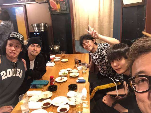 芸能人の集合写真を貼るトピ