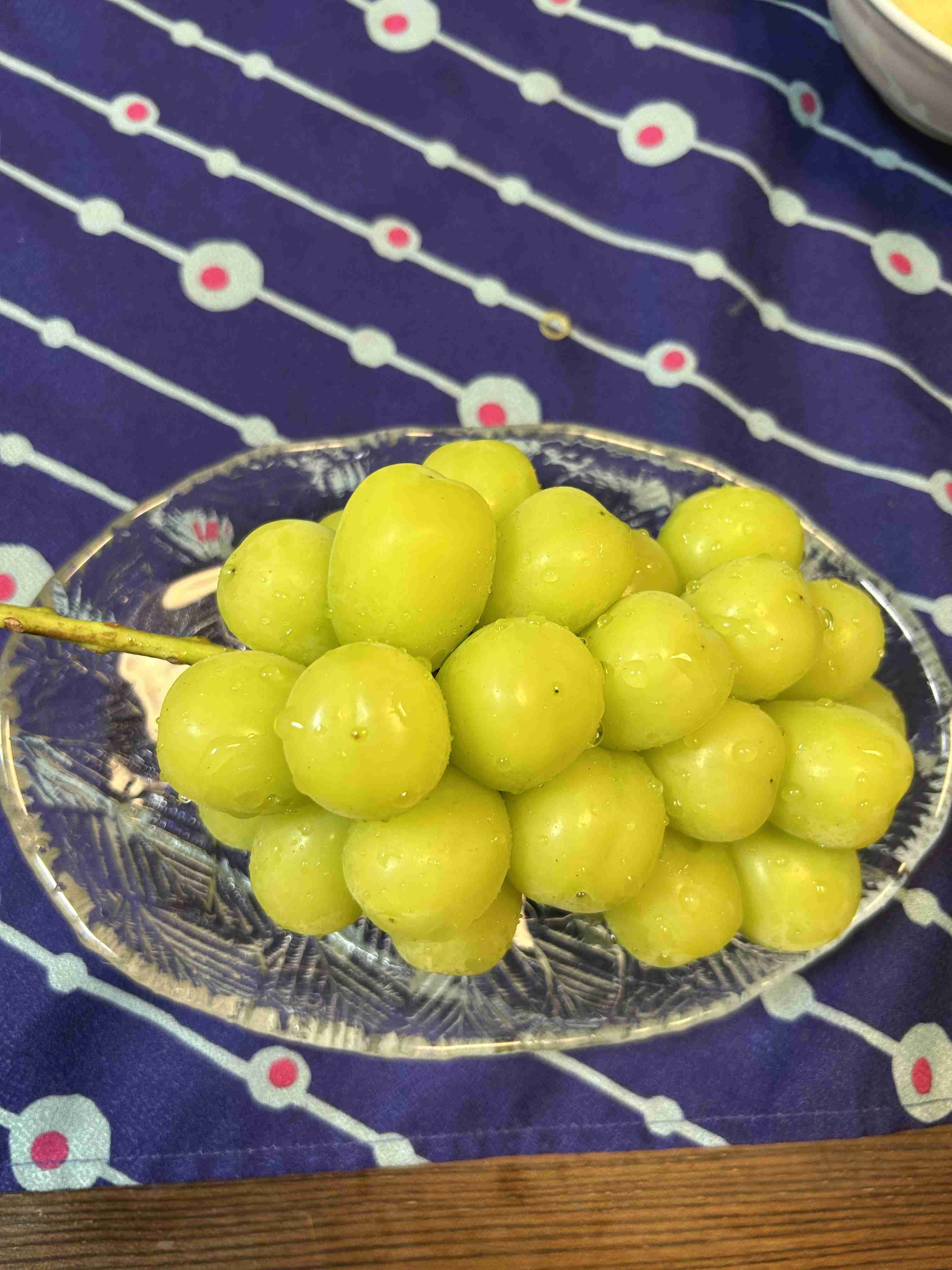 シャインマスカット買いますか?