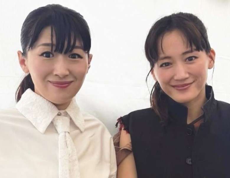 綾瀬はるか 11回目の会津まつり参加、そっくり芸人とのツーショットも披露!“神ファンサ”姿をキャッチ