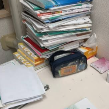 リビングで勉強するお子さんを持つ方、部屋散らかりませんか。