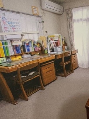 リビングで勉強するお子さんを持つ方、部屋散らかりませんか。