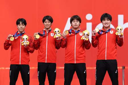 卓球男子団体、日本が中国を撃破し60年ぶり金メダル!張本智和が2勝の活躍、44年ぶりの決勝で悲願達成【アジア大会】