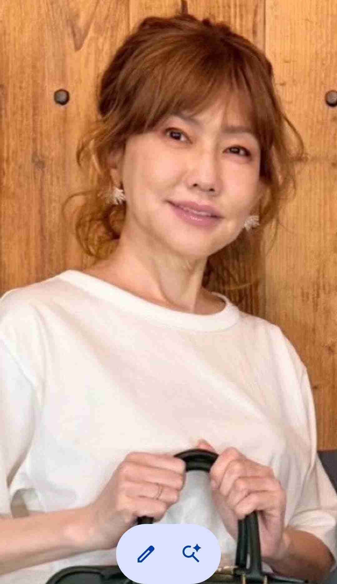 「まってまって」「ここまで変わる」60代の松本伊代〝すっぴん⇒メイク〟ビフォーアフター姿が話題「メイクってすごい」「くすみ飛んだ」「凄く若返った」