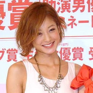 「足が太い」「お前、結構デブだよ」デビュー後に“過酷ダイエット”、3年も生理が止まり…“カリスマモデル”西山茉希（40）が明かす、『CanCam』時代のリアル