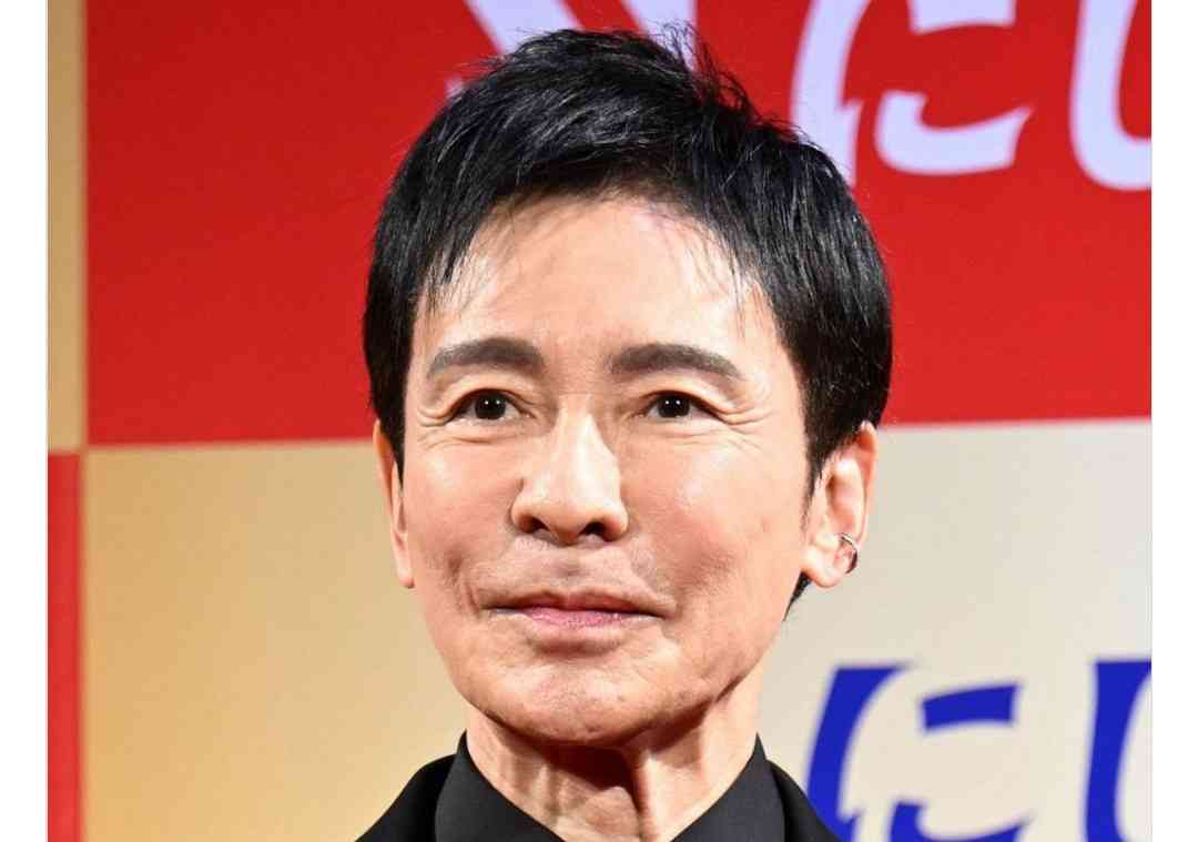 「70過ぎたらシワないと気持ち悪いだろ」76歳・舘ひろし〝自然体〟のアップ写真に「変わっていい」「変に整形するより…」の声