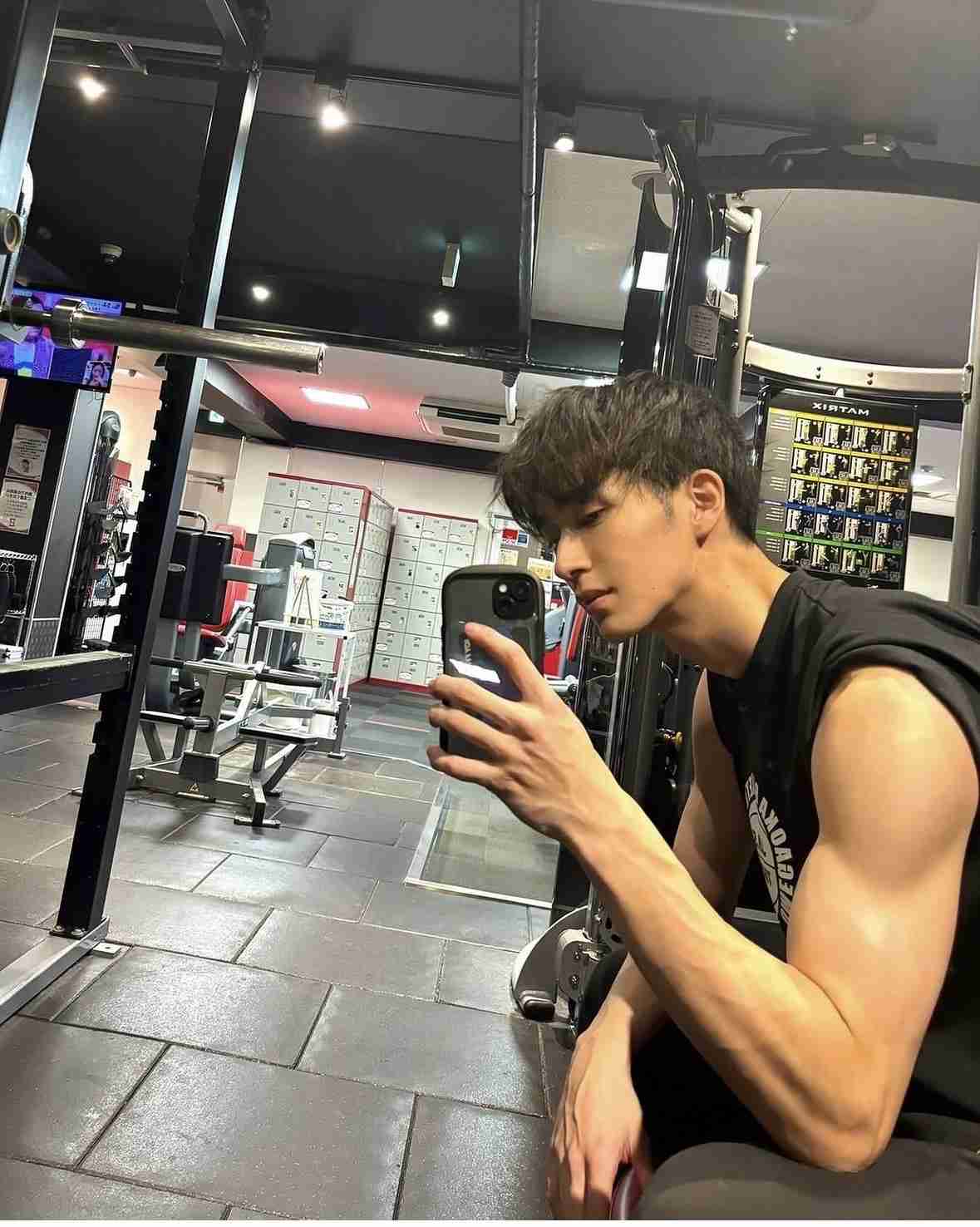沢村一樹の次男・野村康太「小顔過ぎる」「何頭身?」身長184cmの抜群スタイル「まじでカッコいい」TGC登場で大歓声
