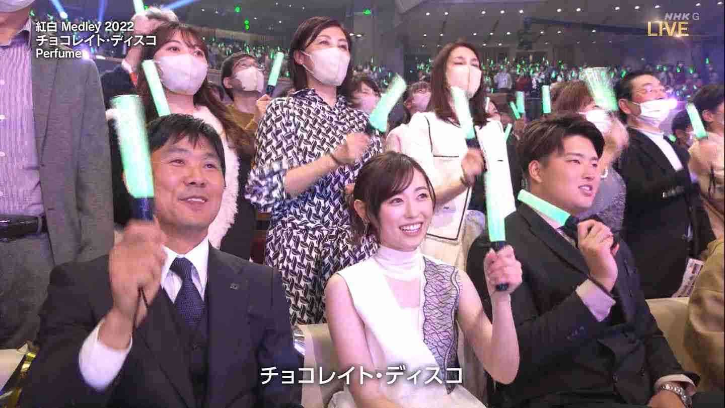 福原遥が来た!夫・久保建英の「20」ユニでスタンドから応援 結婚発表後初の試合を観戦