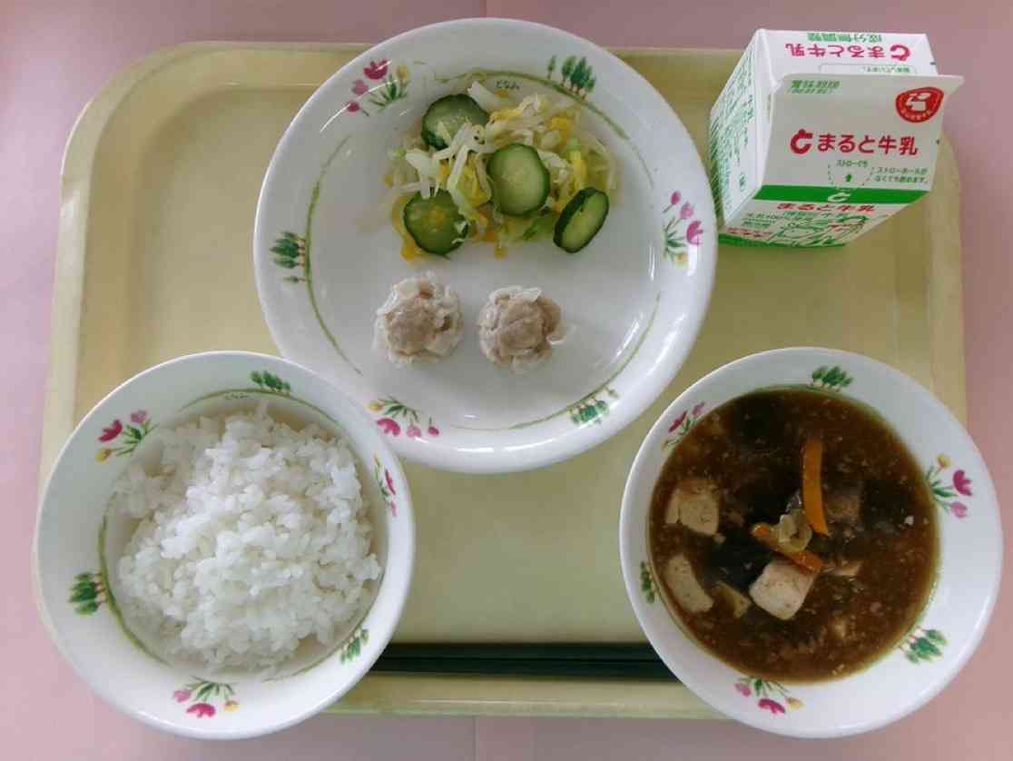 富山県砺波市の給食にネット衝撃　材料費高騰の波か…市HPへアクセス集中する事態に