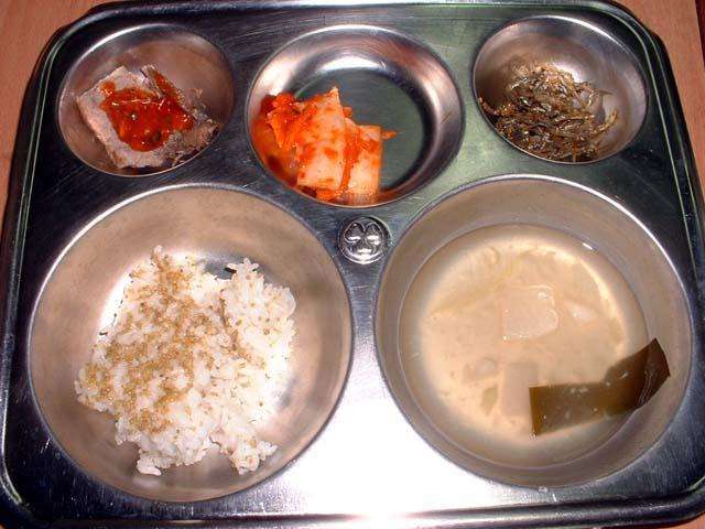 富山県砺波市の給食にネット衝撃　材料費高騰の波か…市HPへアクセス集中する事態に
