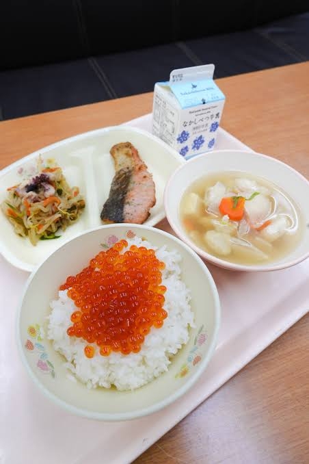 富山県砺波市の給食にネット衝撃　材料費高騰の波か…市HPへアクセス集中する事態に