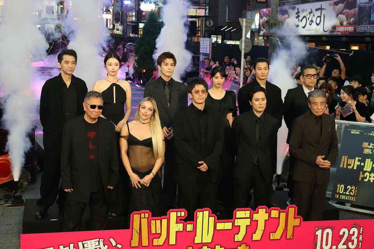 小栗旬の隣の美女 服装にネット騒然「スゴすぎる」「その方しか見えない」「誰ですか?」リヴ・モーガン