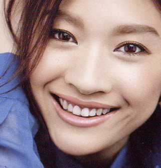 女性の「太眉」復活！