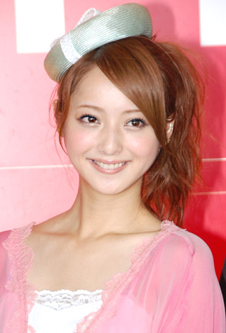 女性の「太眉」復活！