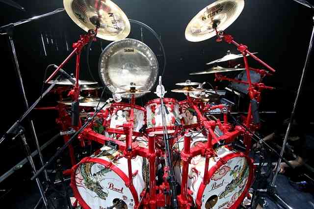 イエモン、LUNA SEAも『太鼓の達人』でボロ儲け？音楽不況で増えるアーティストの芸人化