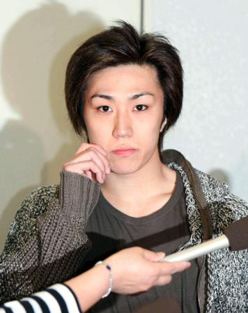 モデル西山茉希、前歯が割れる！現在は接着剤で応急処置