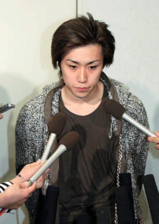 モデル西山茉希、前歯が割れる！現在は接着剤で応急処置