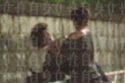 モデル西山茉希、前歯が割れる！現在は接着剤で応急処置